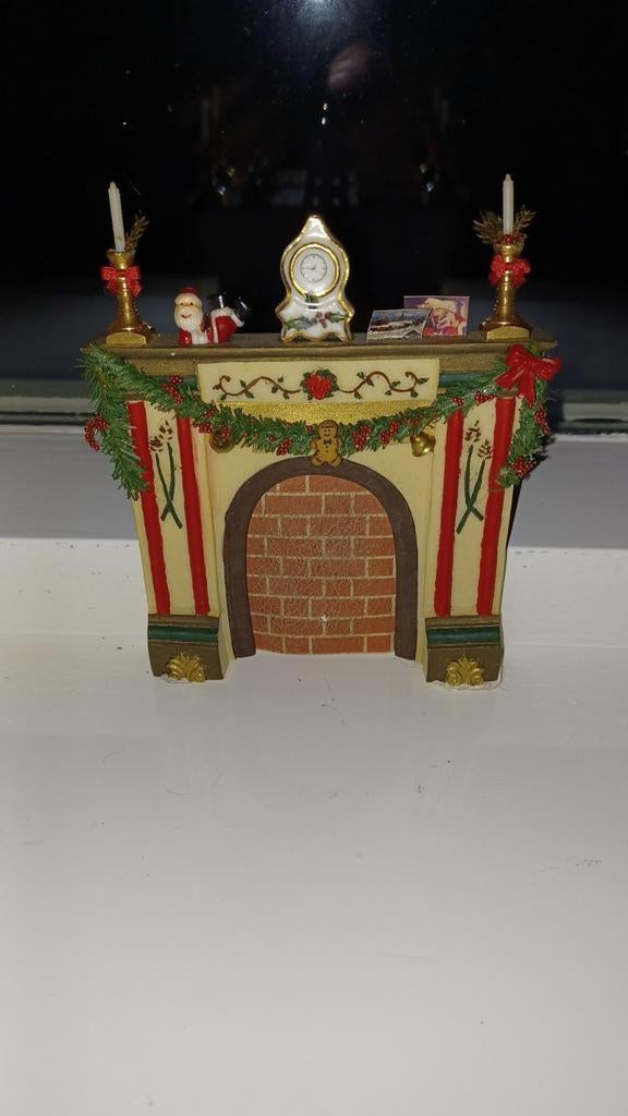 Schouw Kerst voor poppenhuis o.a. kandelaars, klok, Ophalen of Verzenden, Gebruikt, Poppenhuis