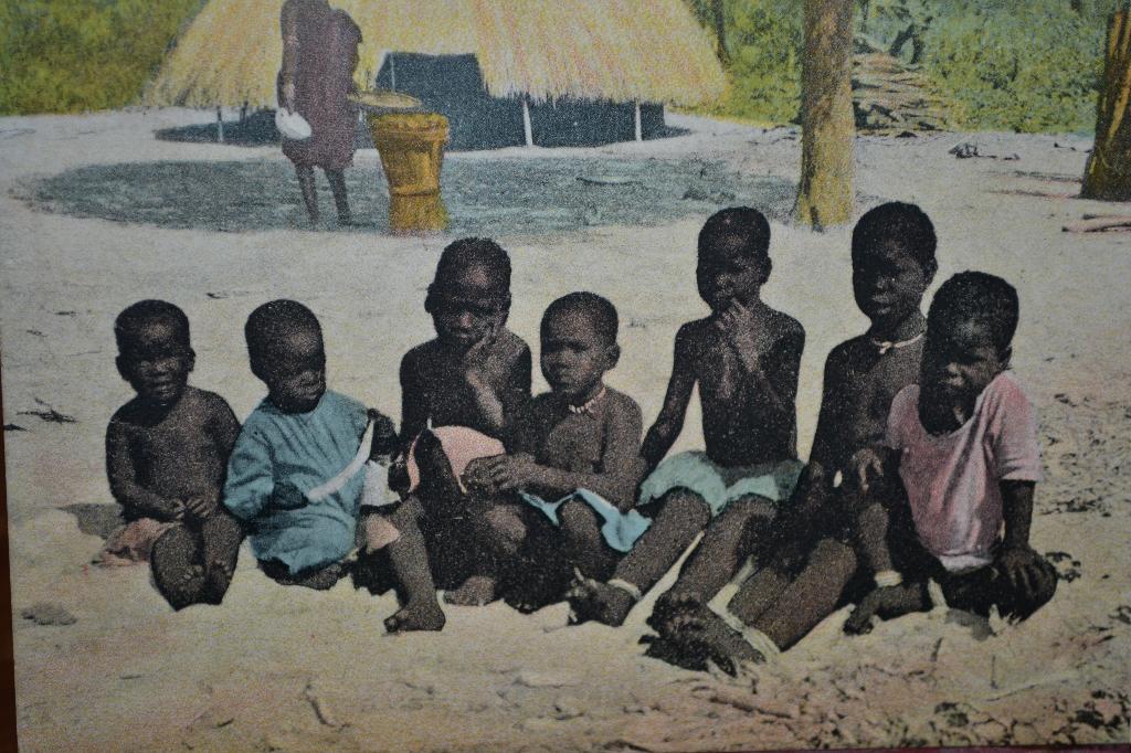zuid Afrika Johannesburg 1912 kinderen bij rieten hutje, Ophalen of Verzenden, Voor 1920, Gelopen, Sterren en Beroemdheden