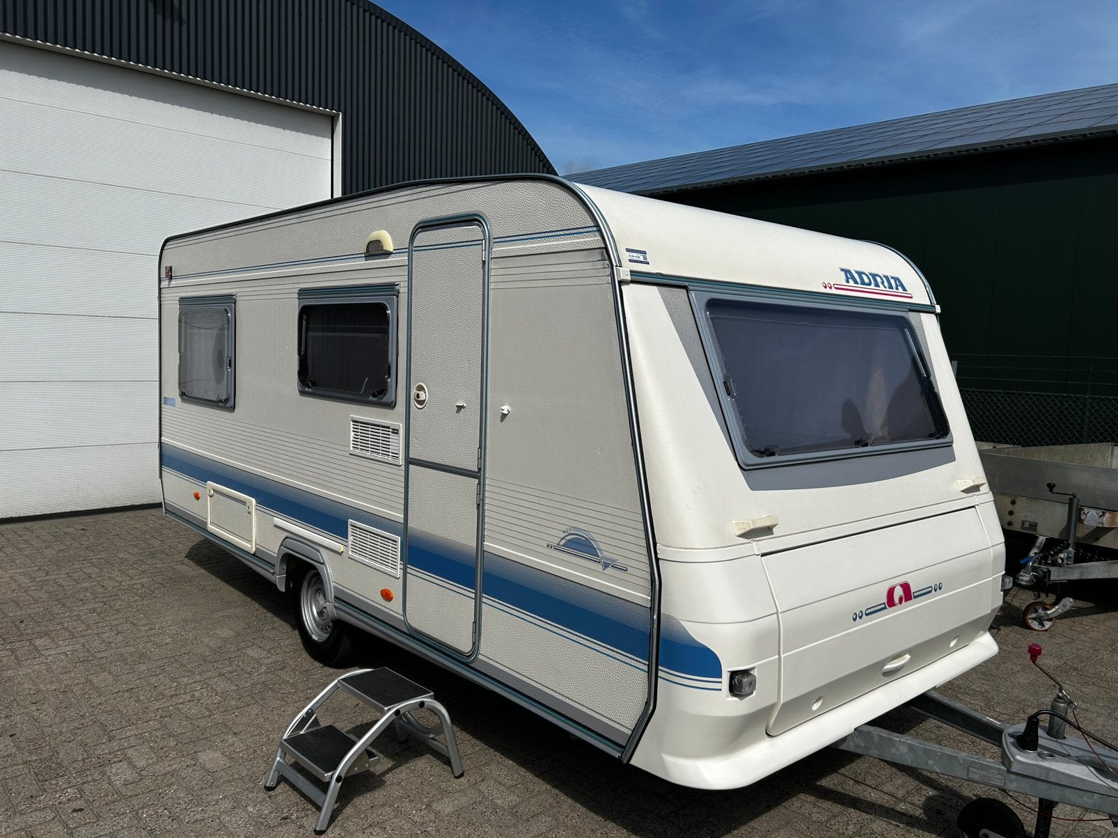 Adria 462 DP 2003, Caravans en Kamperen, Koelkast, Frans bed, Treinzit, Particulier