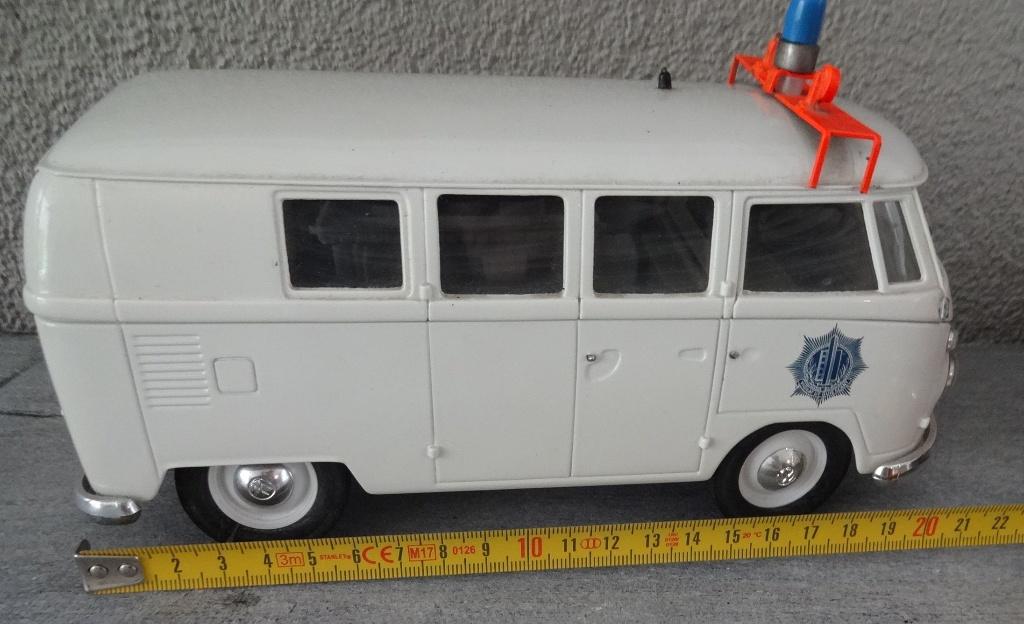 Volkswagenbusje   VW Bulli  T1   Rijkspolitie 1/19, Ophalen of Verzenden, Gebruikt, Auto, Solido