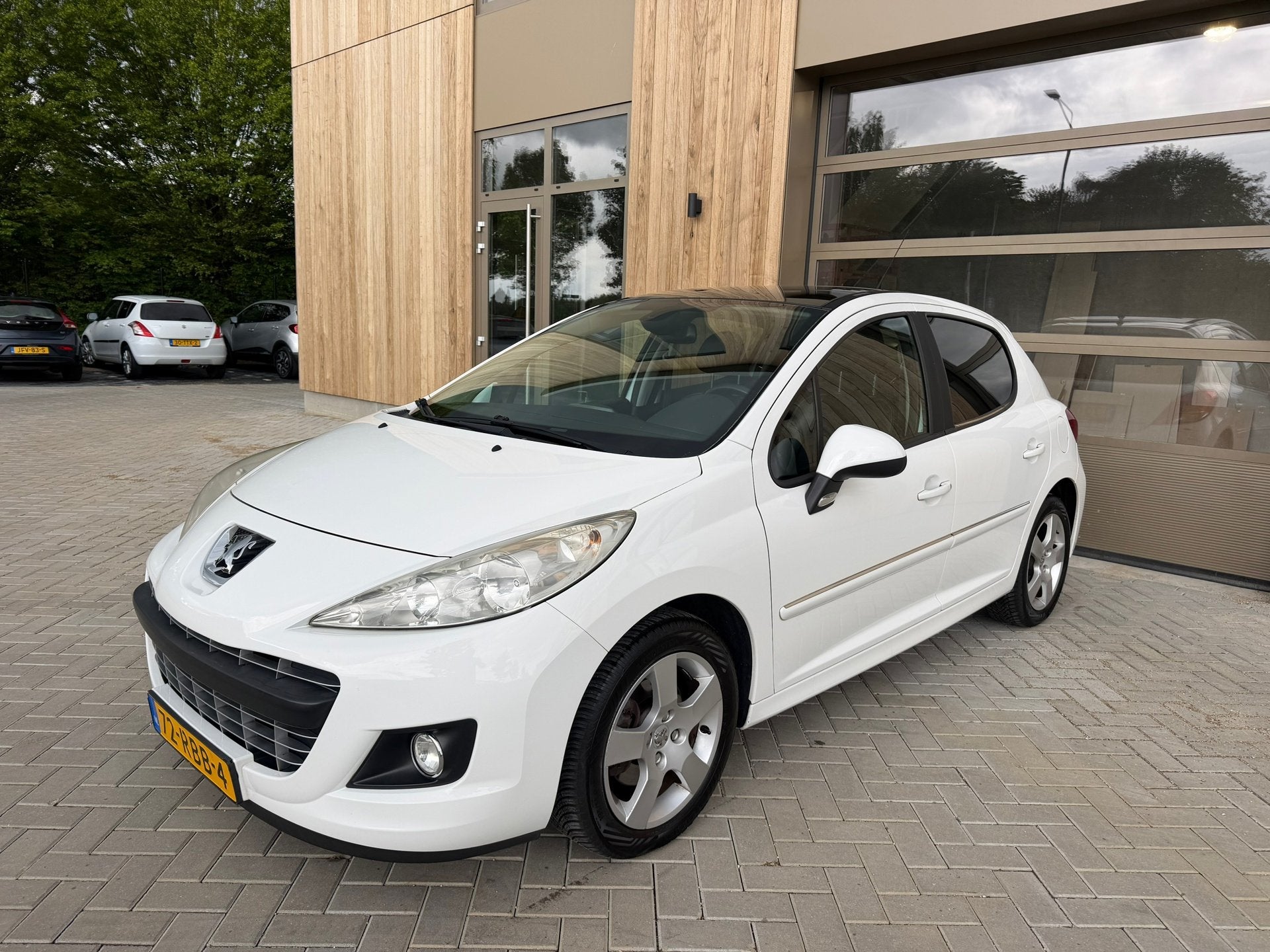 Peugeot 207 1.6 VTi Allure 5DRS|Clima|Cruise Controle|Parkee, Voorwielaandrijving, Euro 5, Gebruikt, Zwart
