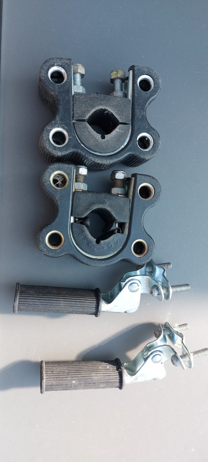 Voetsteunen met klemmen voor motor/brommer, Ophalen of Verzenden, Gebruikt, Overige typen, Onbekend