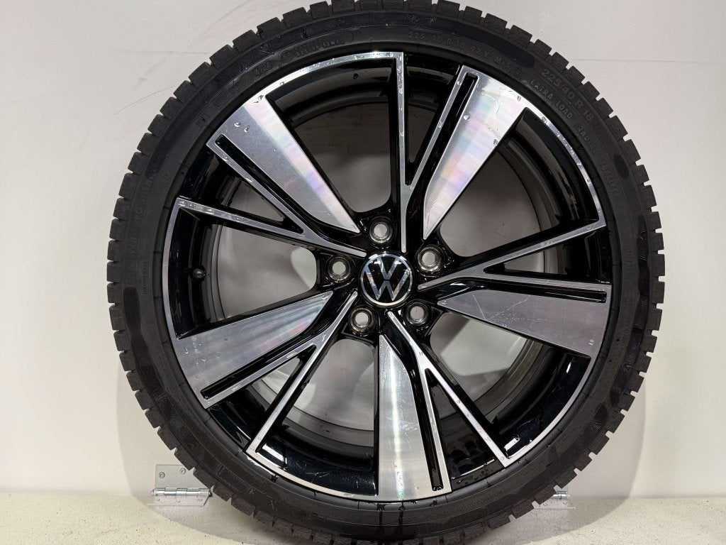 18 inch Origineel Volkswagen Continental Winter 8mm225/40/18, 18 inch, Banden en Velgen, Emailadres fabrikant, 225 mm