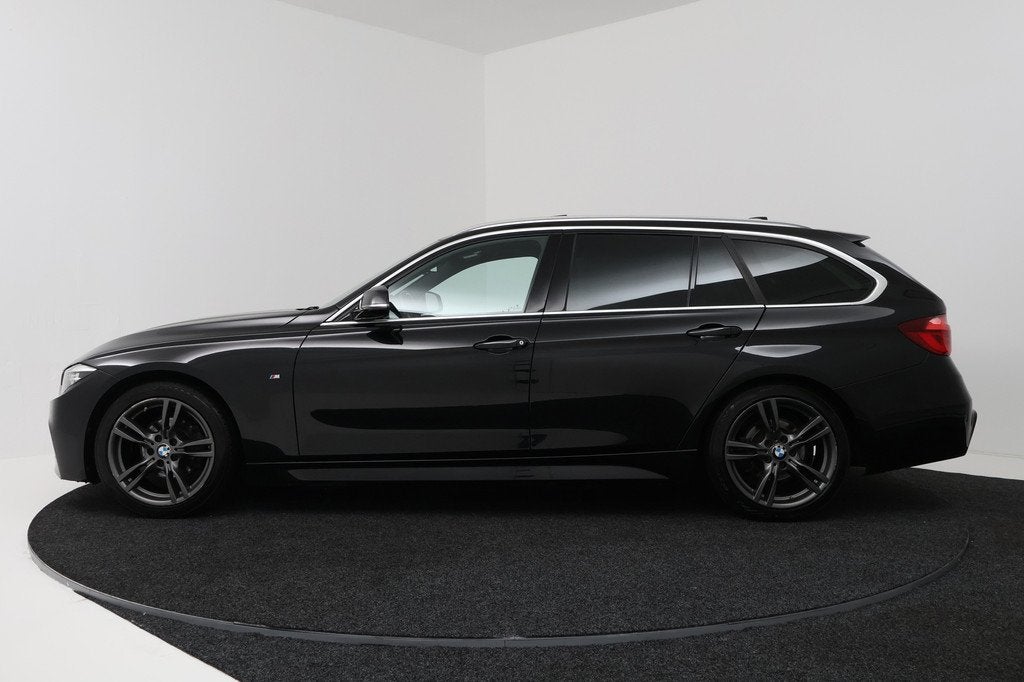 BMW 3-serie Touring 320i Edition M Sport Shadow High Executi, Auto's, BMW, Automaat, 1998 cc, Achterwielaandrijving, Zwart