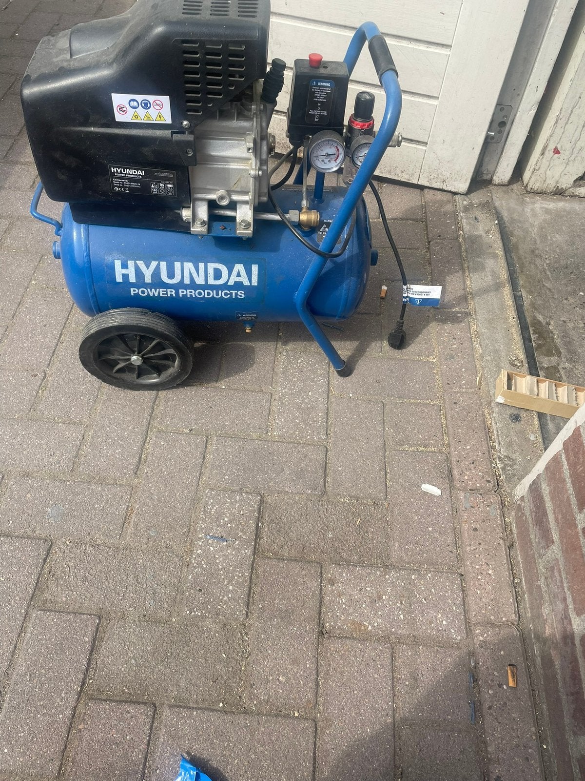Hyundai compressor 24L 8bar 2pk, Ophalen, Gebruikt, 6 tot 10 bar, 200 tot 400 liter/min