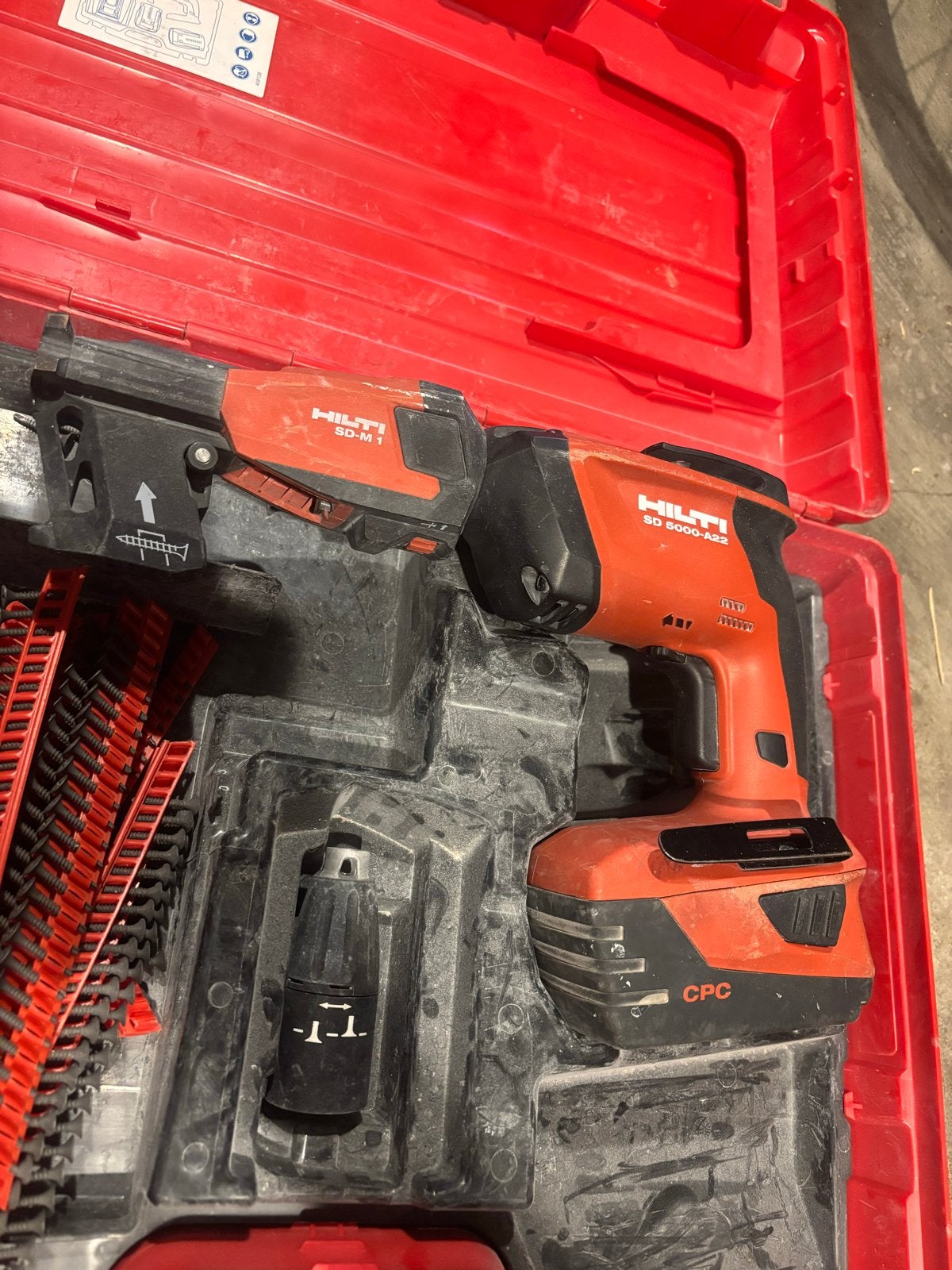 Hilti gipsschroefmachine SD 5000-A22 met schroeven, Ophalen of Verzenden, Zo goed als nieuw, Boor- en Schroefmachine