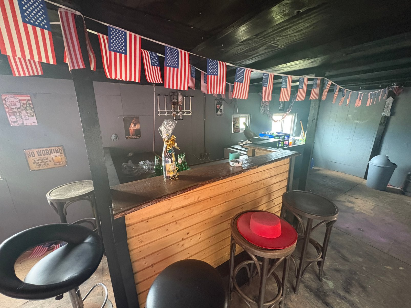 Keet te koop, Ophalen, Gebruikt, Inclusief barstoelen