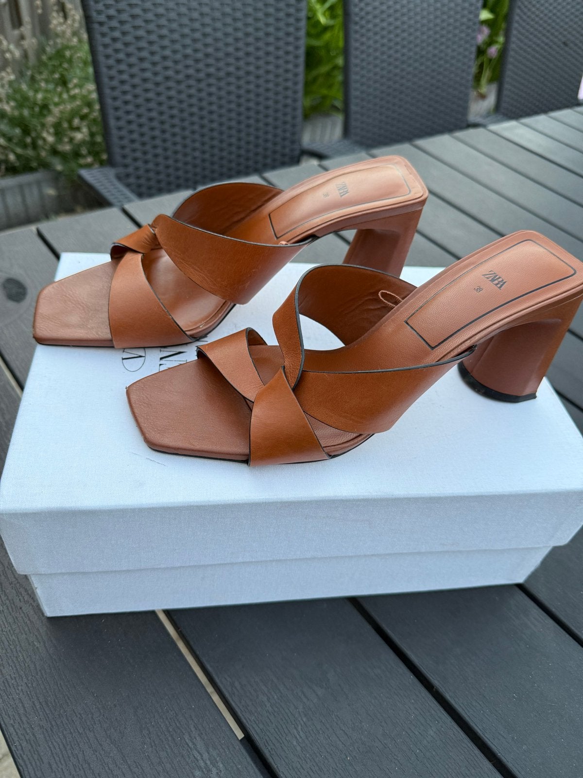 Zara bruine muiltjes met hak - Maat 38, Ophalen of Verzenden, Zo goed als nieuw, Bruin, Sandalen of Muiltjes
