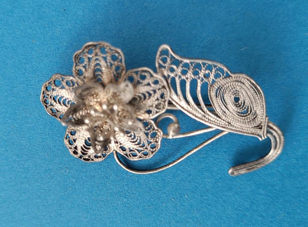 Vintage filigraan  zilveren broche uit Indonesië, Antiek en Kunst, Ophalen of Verzenden