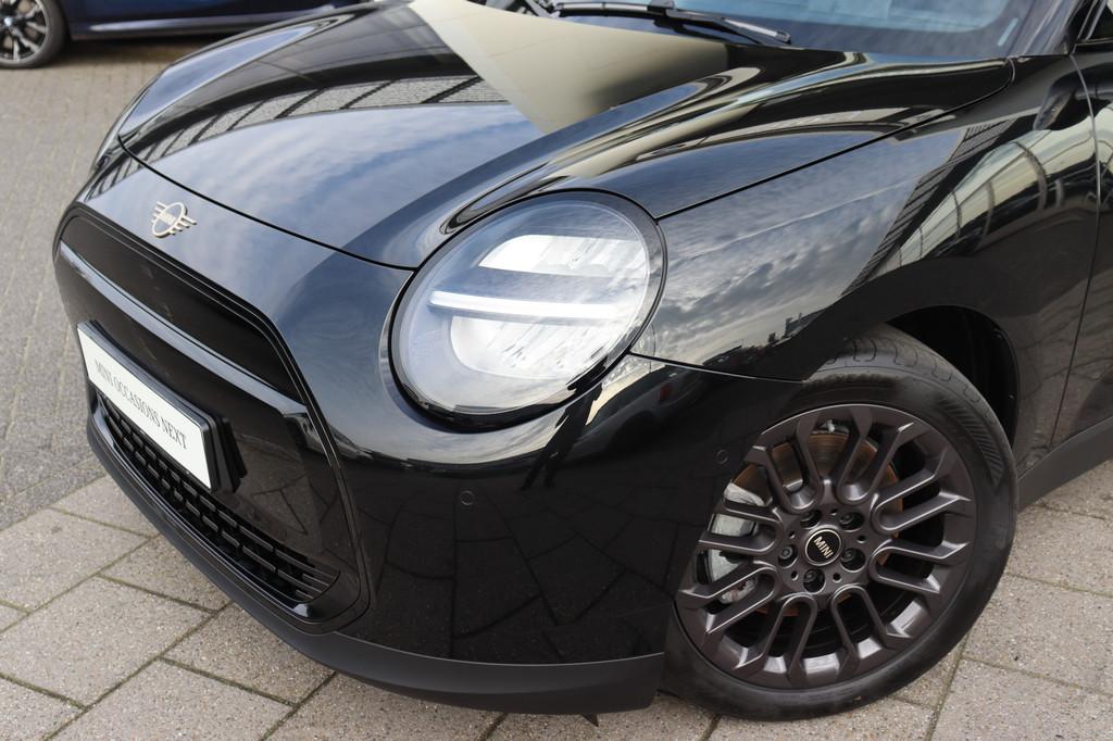 MINI Cooper E Essential XS 40.7 kWh (bj 2026, automaat), Stof, Gebruikt, Zwart, Met garantie (alle)