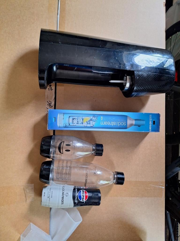 Sodastream met extra CO2 fles, 2 flessen en Pepsi Zero, Witgoed en Apparatuur, Ophalen of Verzenden, Gebruikt
