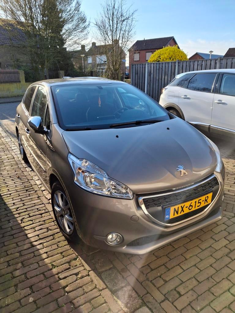 Peugeot 208 1.2 VTI 60KW/82PK 5-D 2015, Auto's, Voorwielaandrijving, Stof, 1199 cc, Bruin