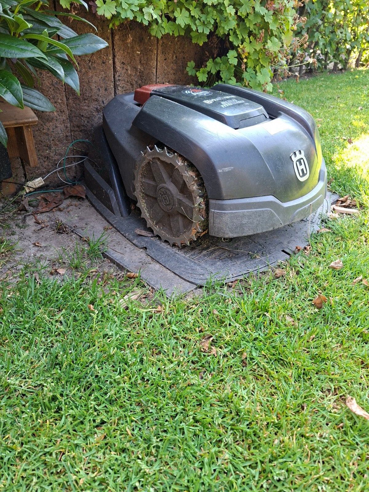 Husqvarna Automower 105 Robotmaaier, printplaat maaier defec, Tuin en Terras, Robotmaaiers, Ophalen, Gebruikt, Minder dan 20 cm