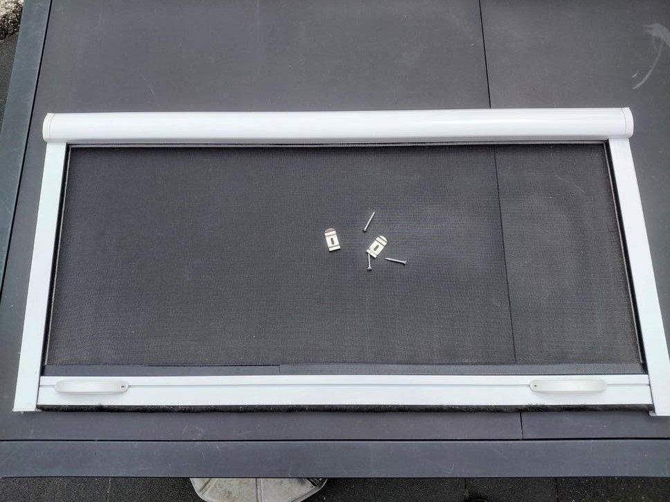 Rolhor voor een klein raam 96.2 cm x 48 cm, 75 tot 150 cm, Gebruikt, Overige typen, Aluminium