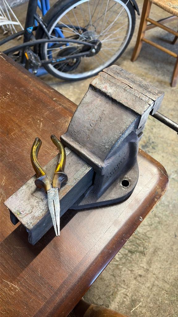 Bankschroef. In hele goede staat. Ouderwets degelijk., Doe-het-zelf en Verbouw, Gereedschap | Handgereedschap, Ophalen, Gebruikt