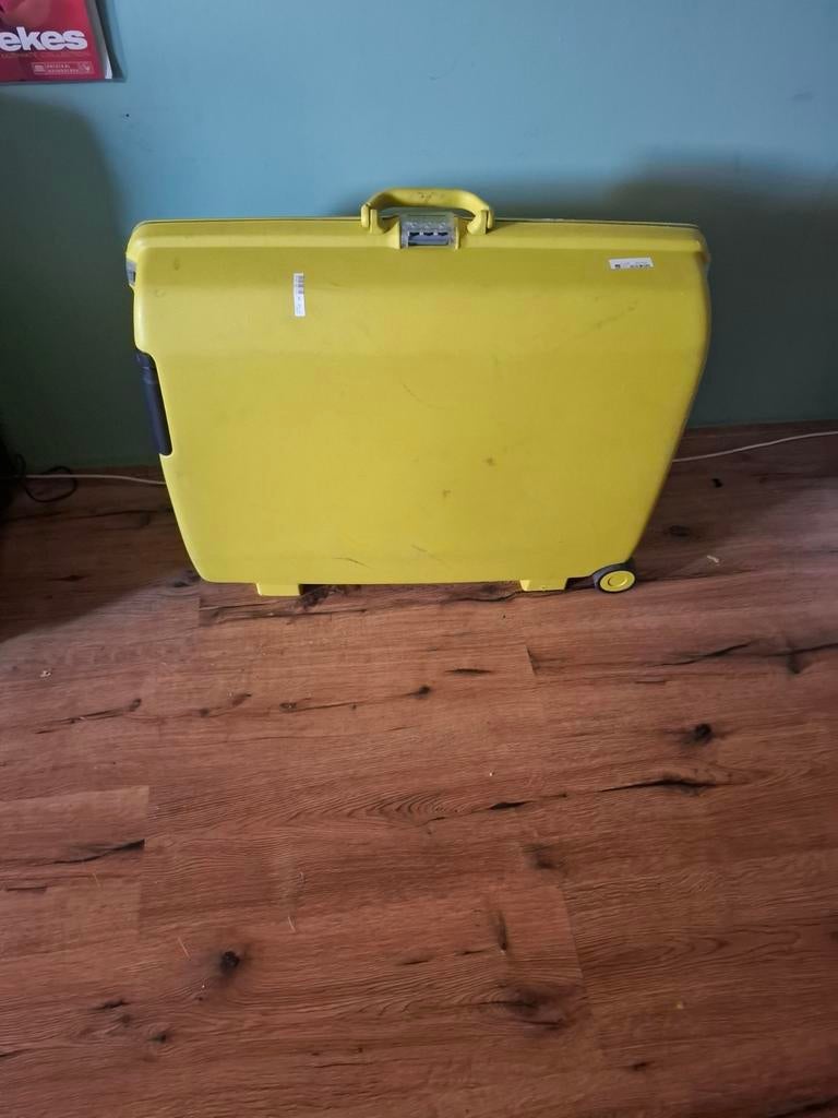 Gele American Tourister reiskoffer, Gebruikt, Hard kunststof, 70 cm of meer, 55 cm of meer