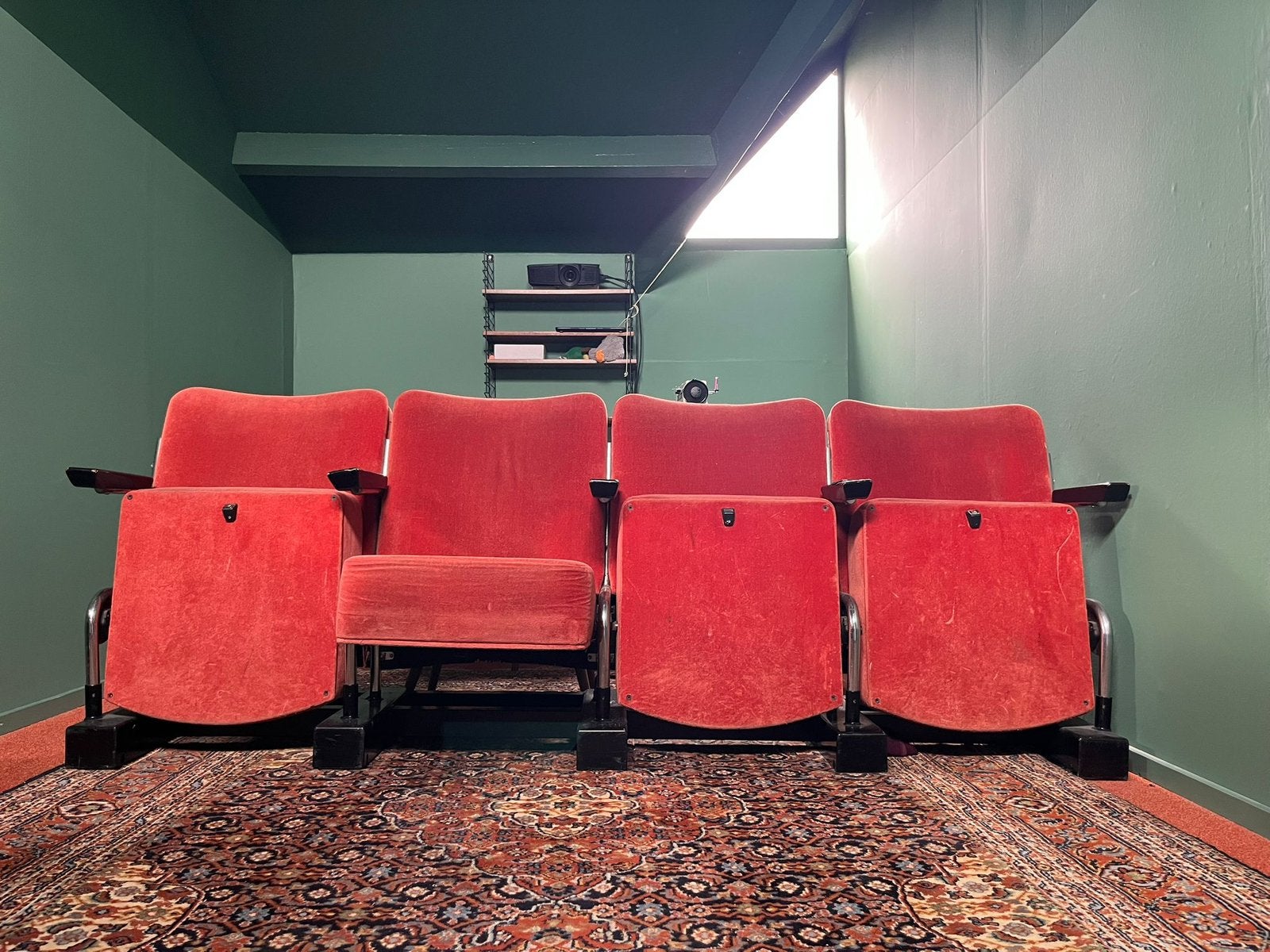 Bioscoop stoelen koraal rood retro, Ophalen, Gebruikt, Vier, Stof