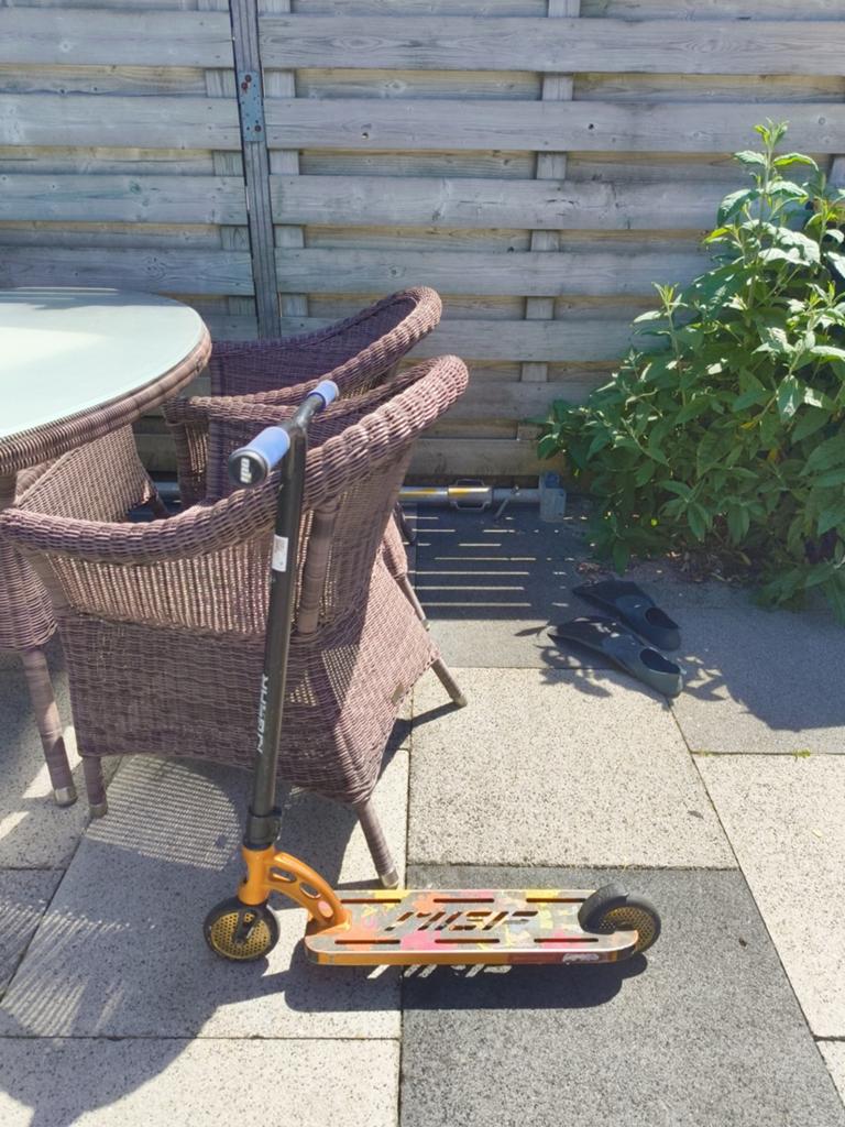 Stuntstep MGP (Madd Gear Pro) - Gebruikt plus 2 wielen, Ophalen