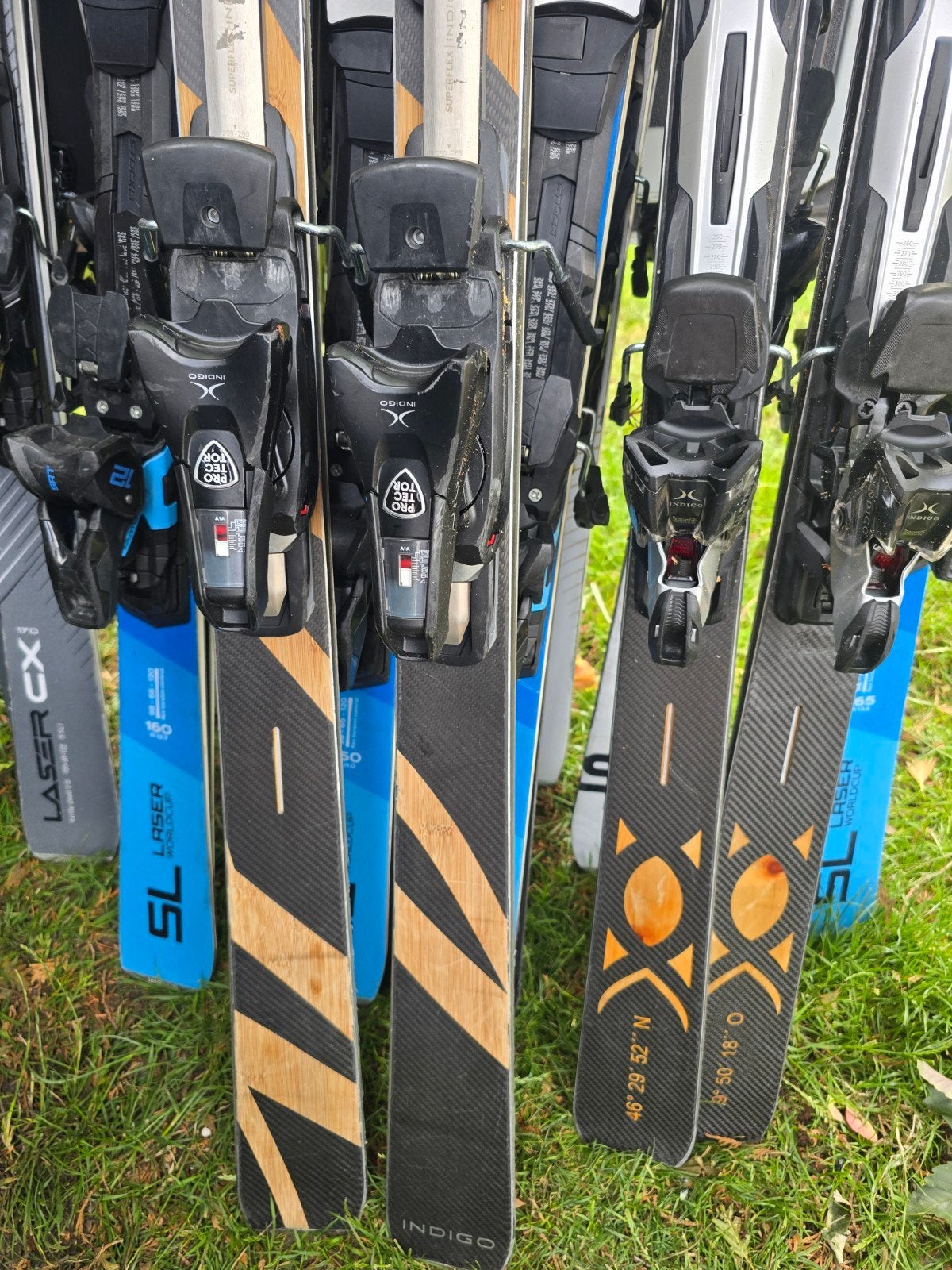 LUXE INDIGO (BOGNER) SKIS NP 2950€!, Overige merken, 160 tot 180 cm, Indigo/ bogner, Ophalen of Verzenden