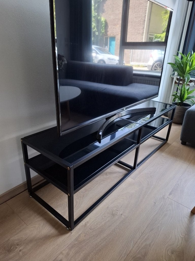 Zwart TV-meubel, Ophalen, 100 tot 150 cm, Zo goed als nieuw, Glas