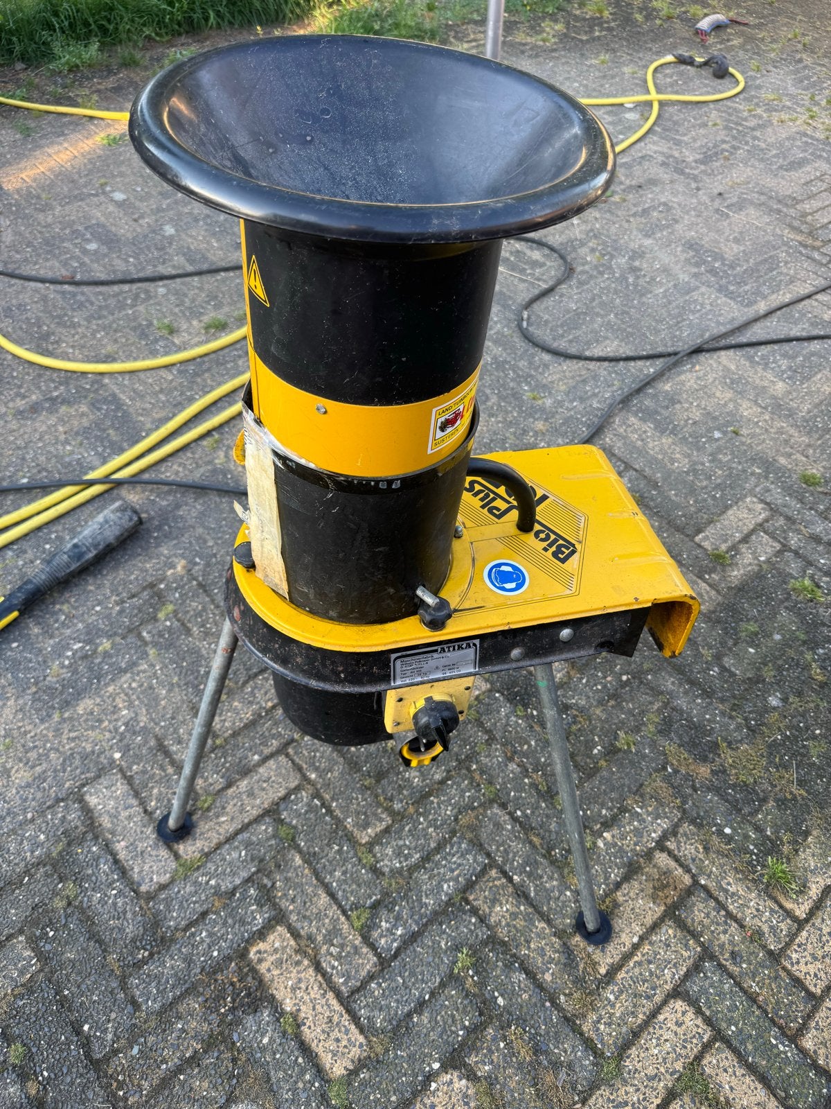 Atika Bio Plus 105 Elektrische Hakselaar 1600W, Ophalen, Gebruikt, Elektrisch