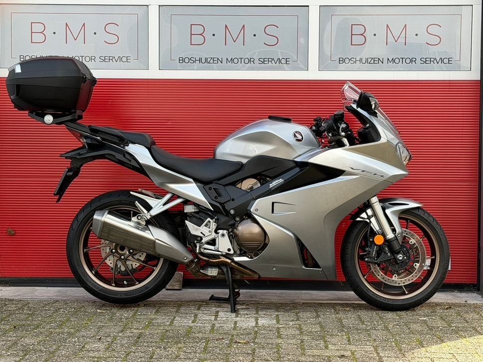 HONDA VFR 800 FI (bj 2018), 782 cc, HONDA, 4 cilinders, Motorrijbewijs A