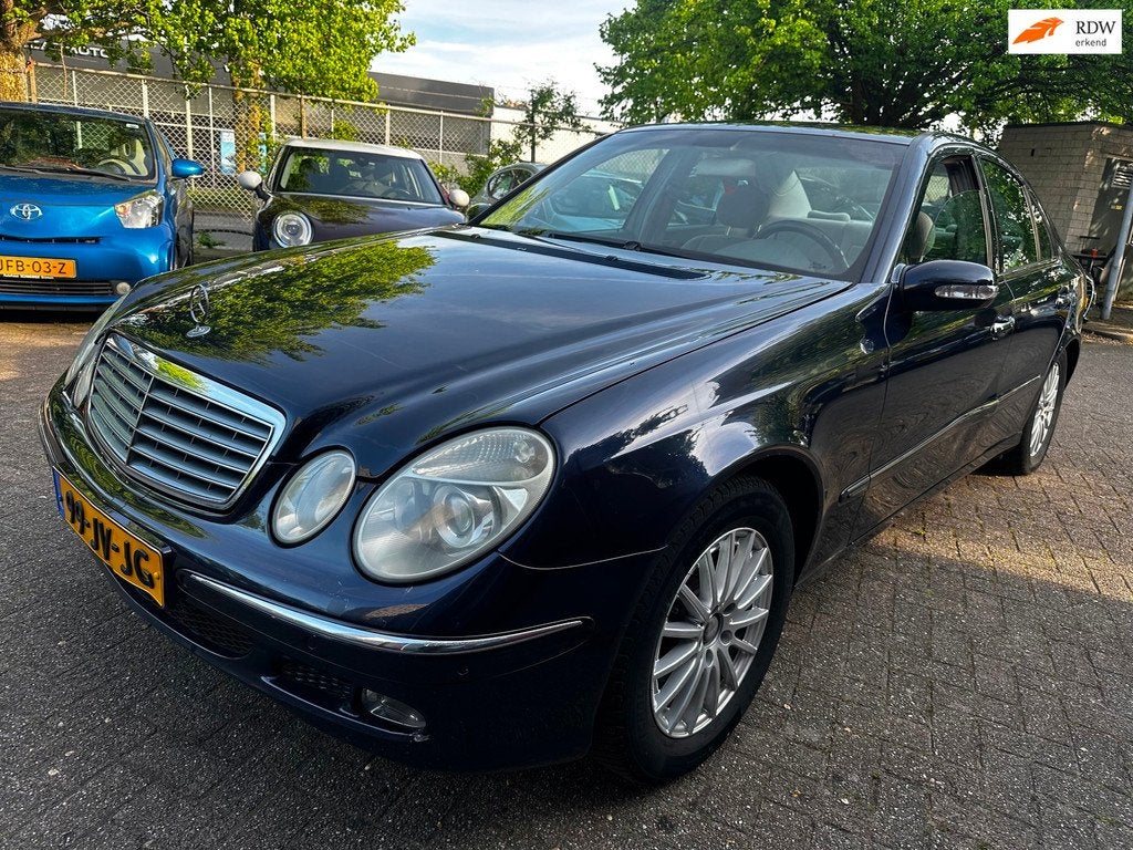 Mercedes-Benz E-klasse 240 Avantgarde, Auto's, Automaat, Achterwielaandrijving, Gebruikt, 2597 cc
