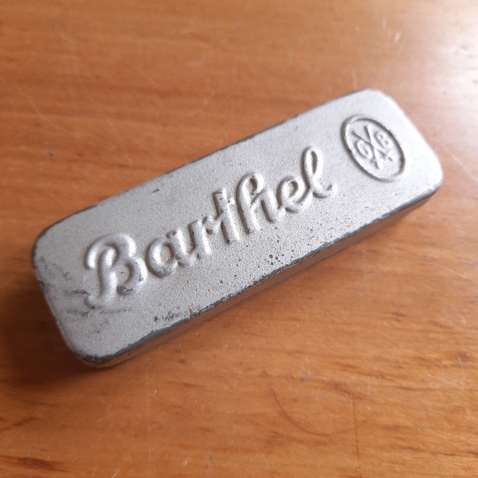 Blikken Doosje Gustav Barthel Jewel 34 Onderdelen WO2 WW2, Verzamelen, Speldjes, Pins en Buttons, Verzenden, Gebruikt, Merk