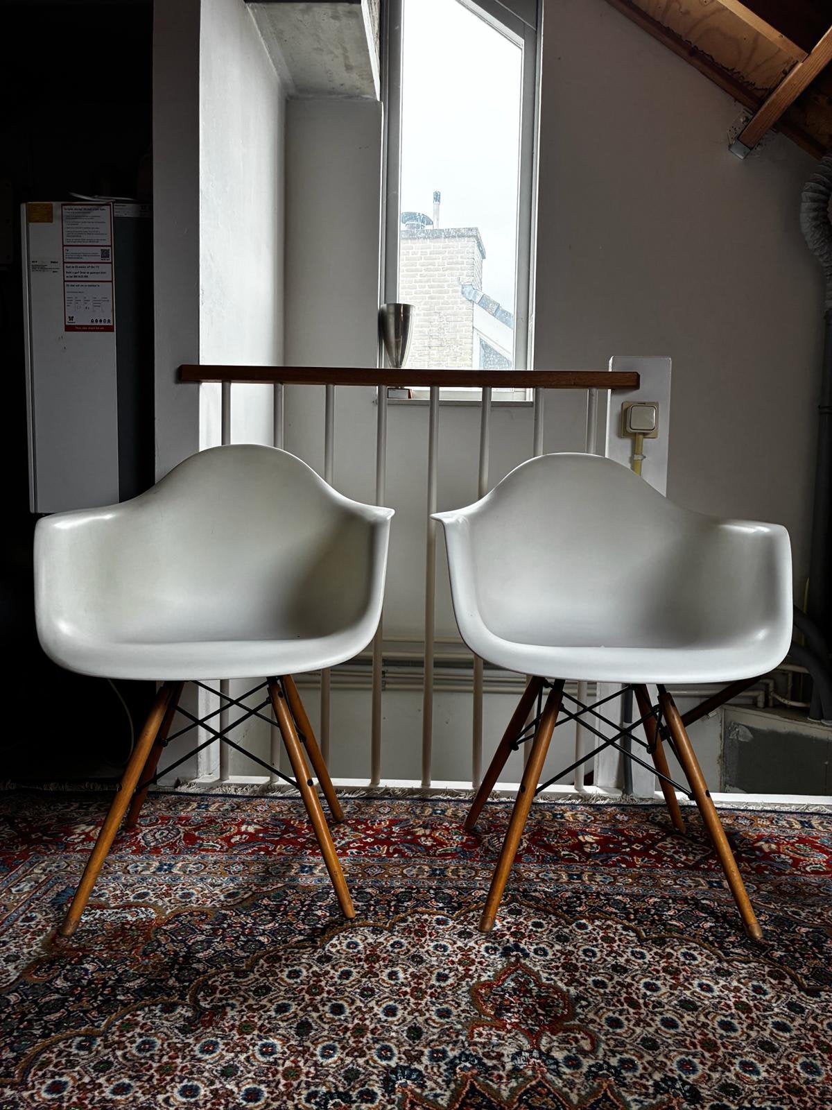Twee witte kuipstoelen, Huis en Inrichting, Stoelen, Ophalen, Wit, Twee
