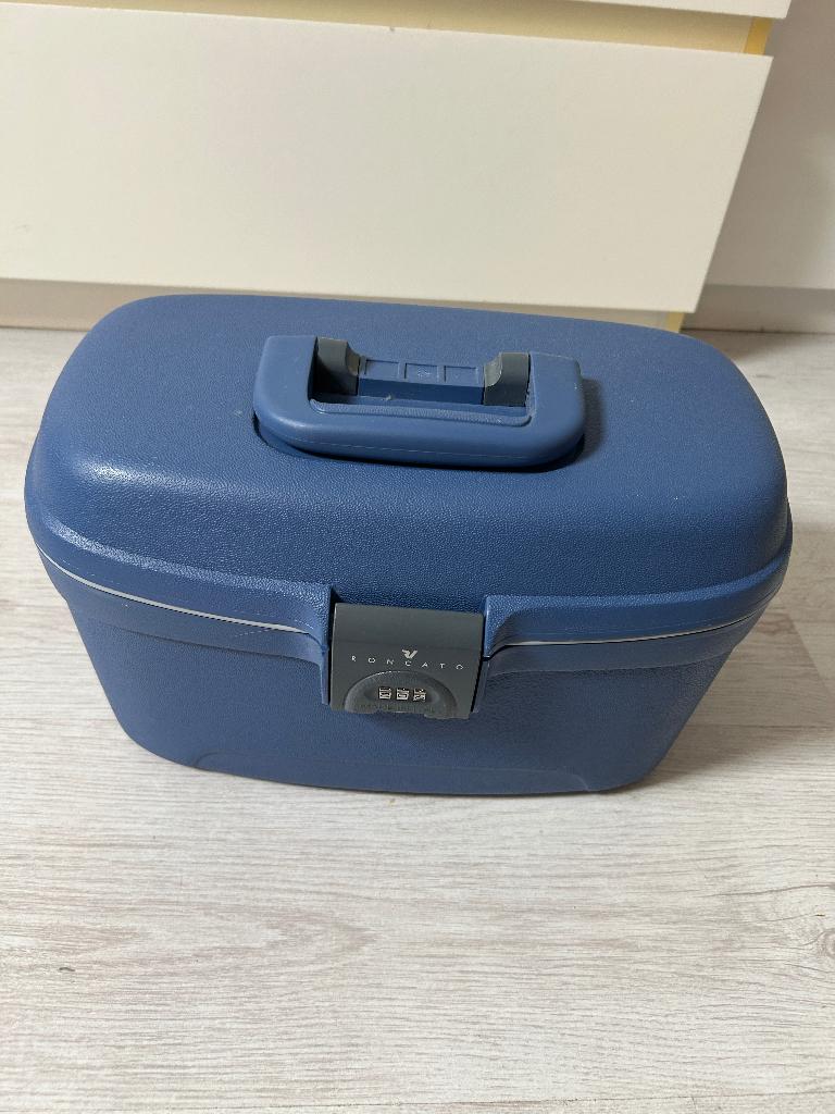 beauty case roncato, Blauw, Met slot, Ophalen of Verzenden, Zo goed als nieuw
