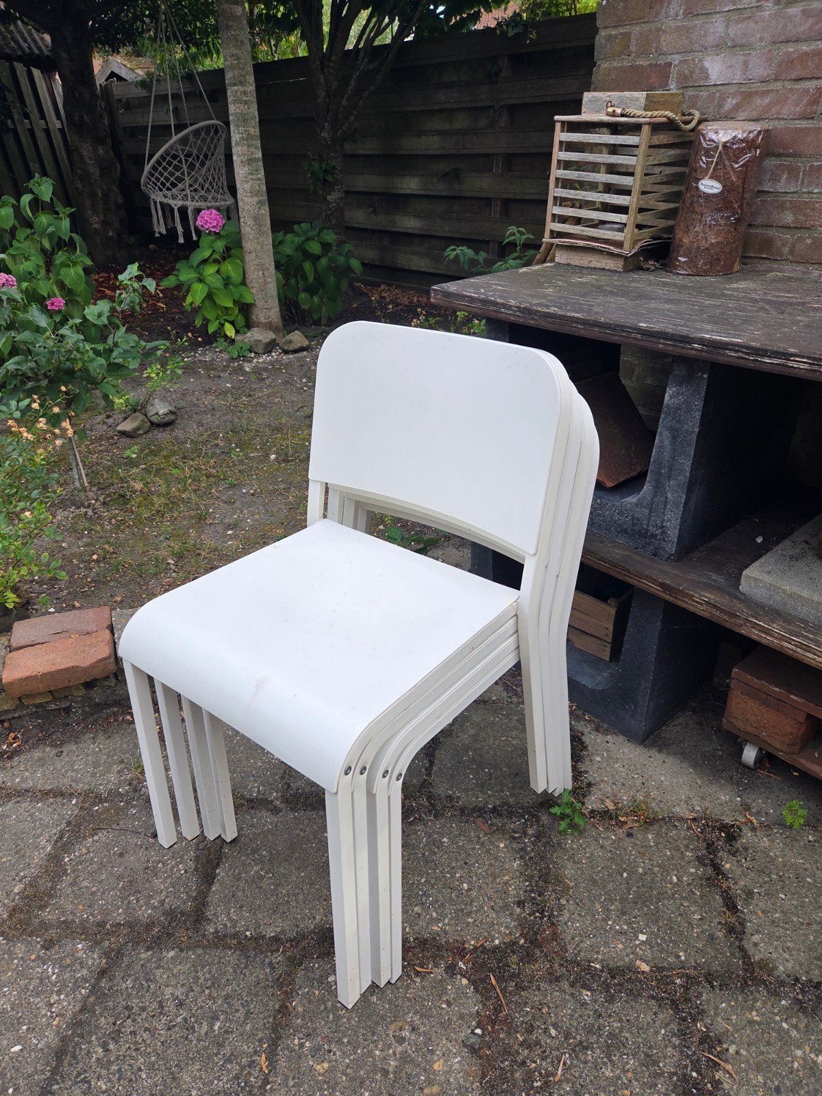 4 witte stoelen van Ikea, Tuin en Terras, Ophalen, Gebruikt, Kunststof, Stapelbaar