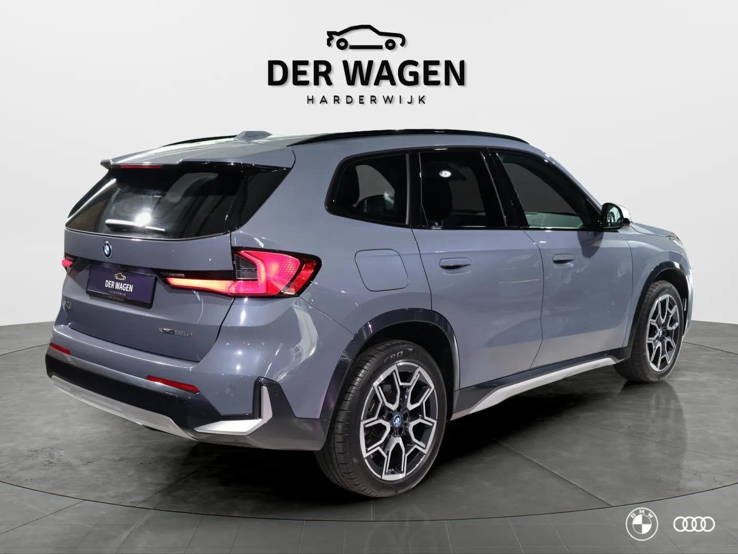 BMW X1 xDrive25e X-LINE / HUD / LEDER / TREKHAAK / ACC / 19", Auto's, BMW, 1800 kg, Met garantie (alle), Bedrijf, Hybride Elektrisch/Benzine