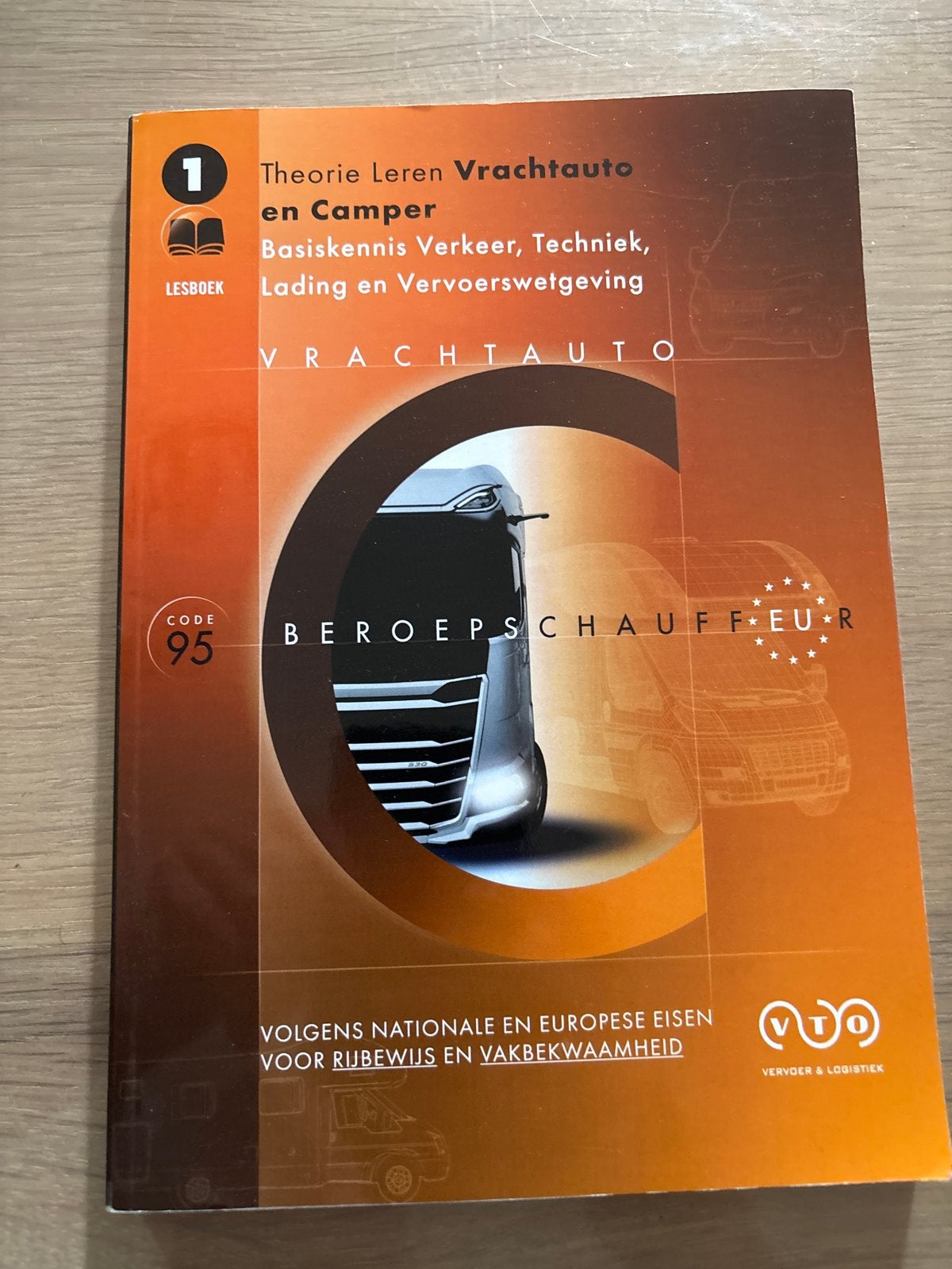 Theorie Leren Vrachtauto en Camper Lesboek, Ophalen of Verzenden, Zo goed als nieuw, MBO