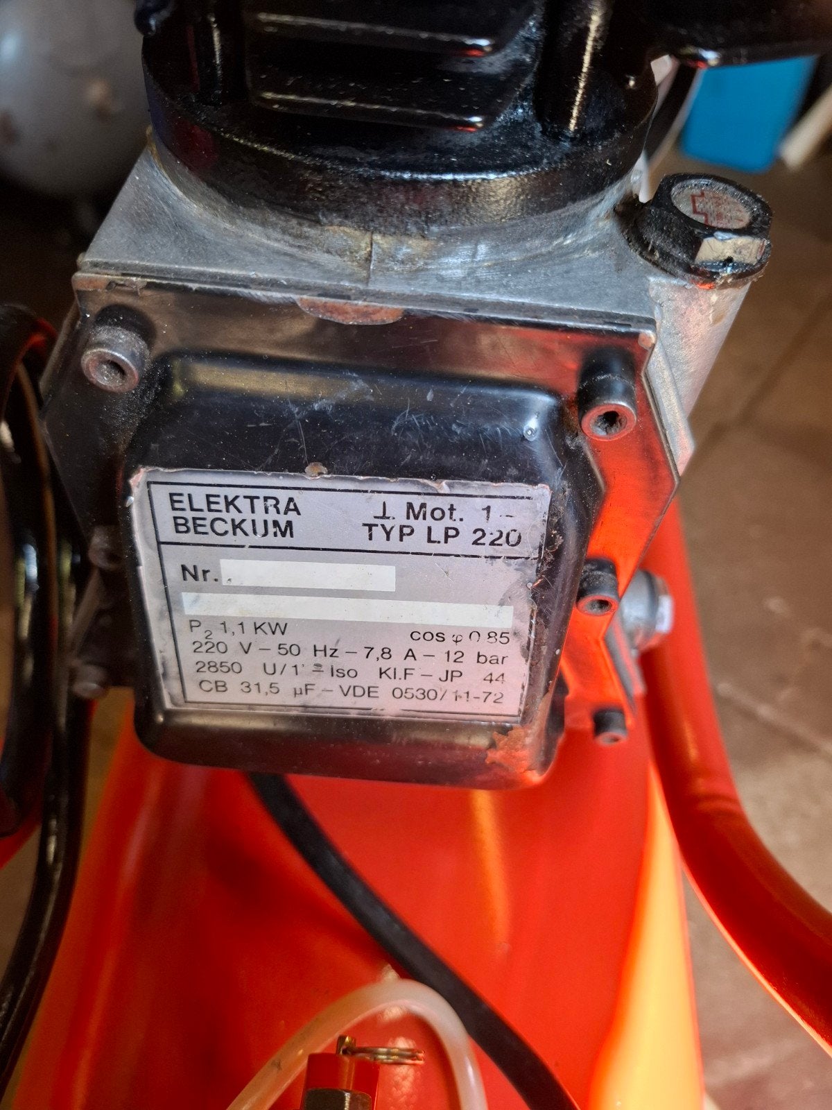 Nette Elektra Beckum compressor met slang en luchtpistool, Ophalen