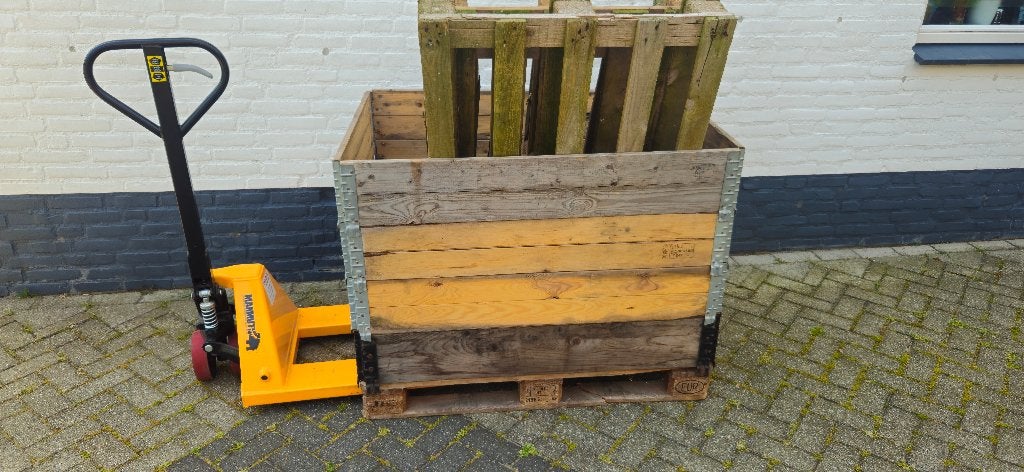 4 pallets + pompwagen izgst, 2500kg, 115cm, Polyurethaan, Ophalen, Gebruikt, Minder dan 25 mm, Pallet