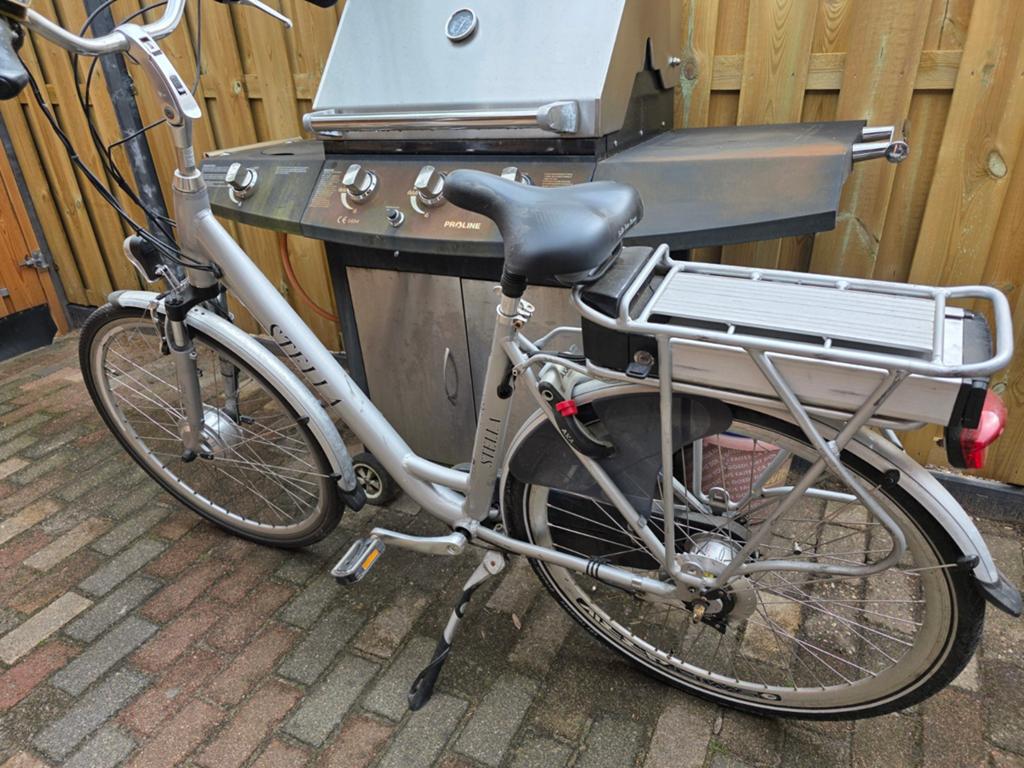 Stella elektrische fiets - laadt wel op, gaat niet aan, Ophalen