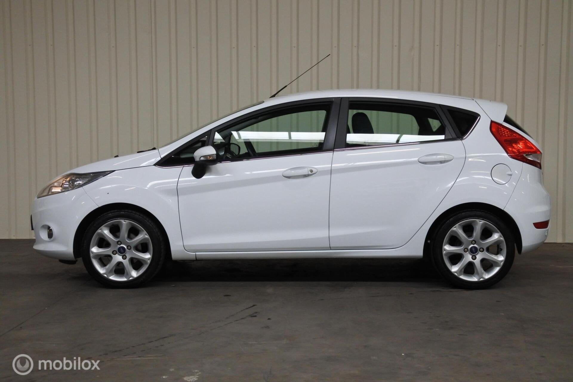 Ford Fiesta I 1.25 I Titanium I Airco I Cruise I Parkeerhulp, Voorwielaandrijving, Euro 5, Stof, Met garantie (alle)