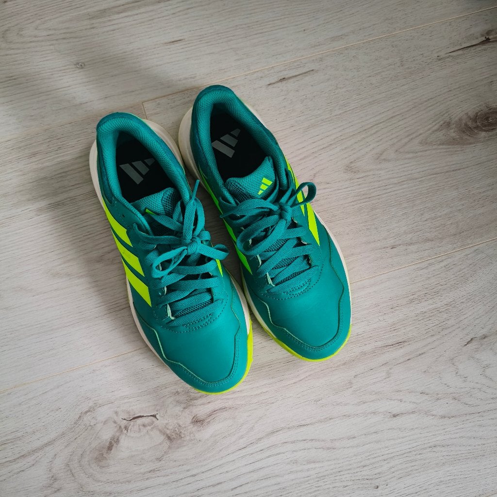 Hockeyschoenen, Ophalen of Verzenden, Zo goed als nieuw, Schoenen