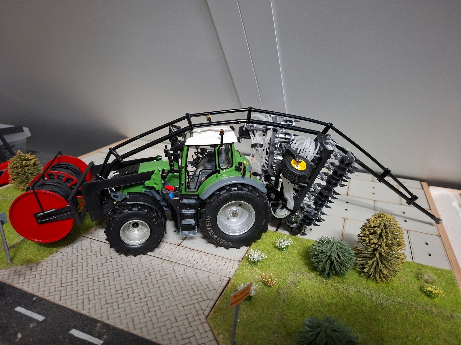 Fendt 724 met sleepslang bemester (schaalmodel), Ophalen of Verzenden, Gebruikt