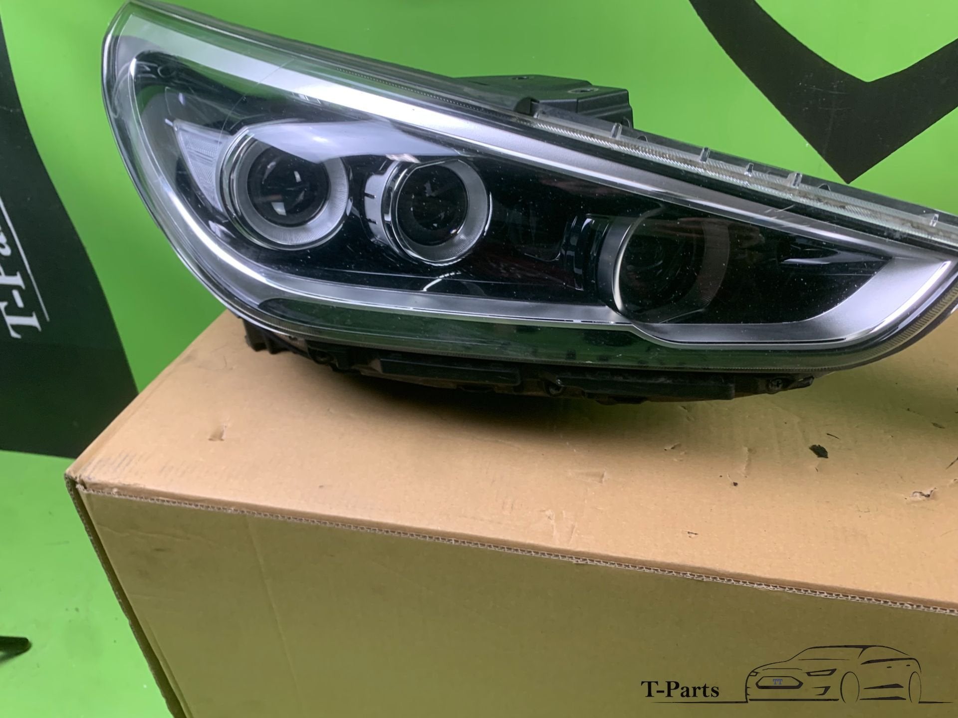 hyundai i30 koplamp rechts 92102G4100 nieuw, Heolleung-ro 12
06797  Seoul, Nieuw, Ophalen of Verzenden, Info@hyundai.com