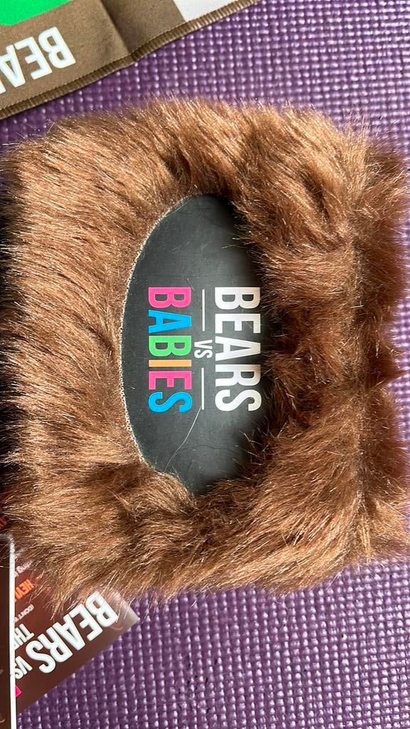 Bears vs Babies, Ophalen of Verzenden, Zo goed als nieuw