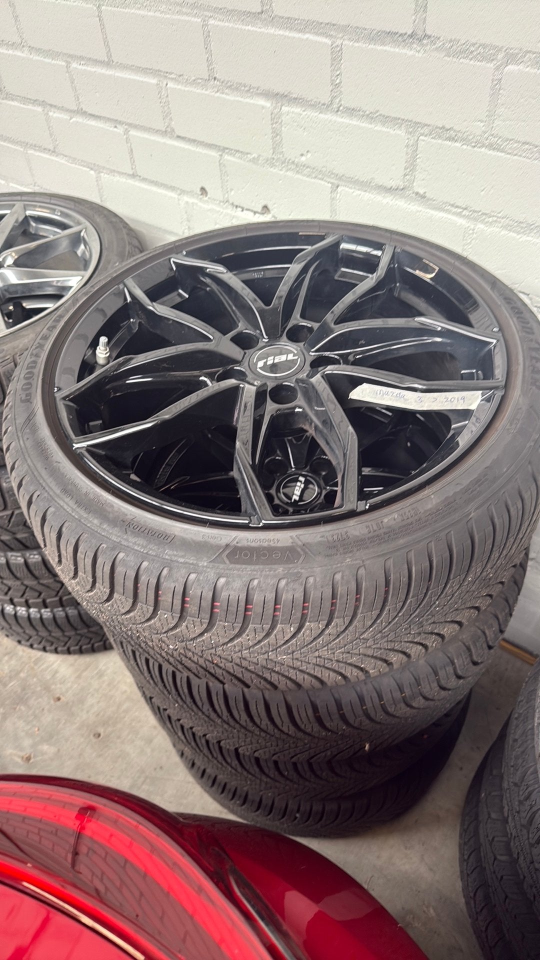Diverse gebruikte banden en velgen, Auto-onderdelen, Banden en Velgen, Ophalen, 16 inch, Winterbanden, Mazda