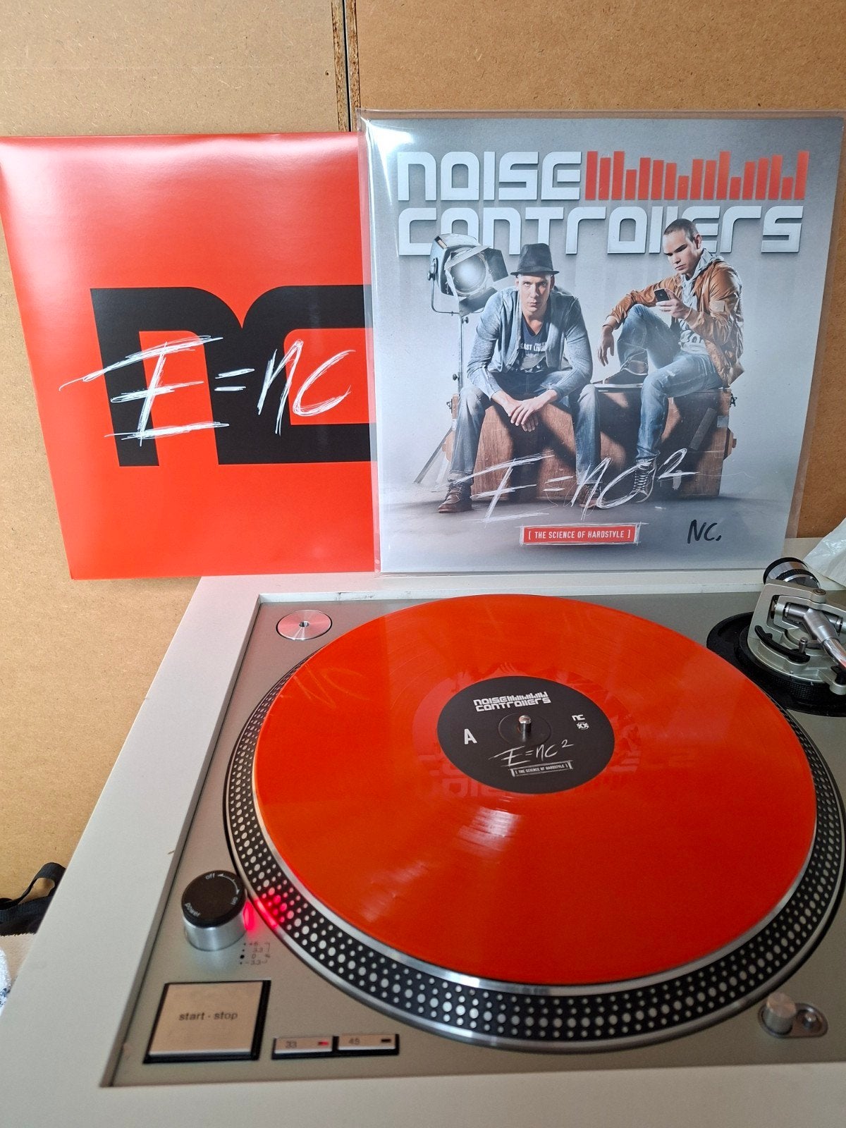 Noisecontrollers - getekende dubbel vinyl - Science of hards, Colored vinyl, Ophalen of Verzenden, 12 inch, Nieuw in verpakking