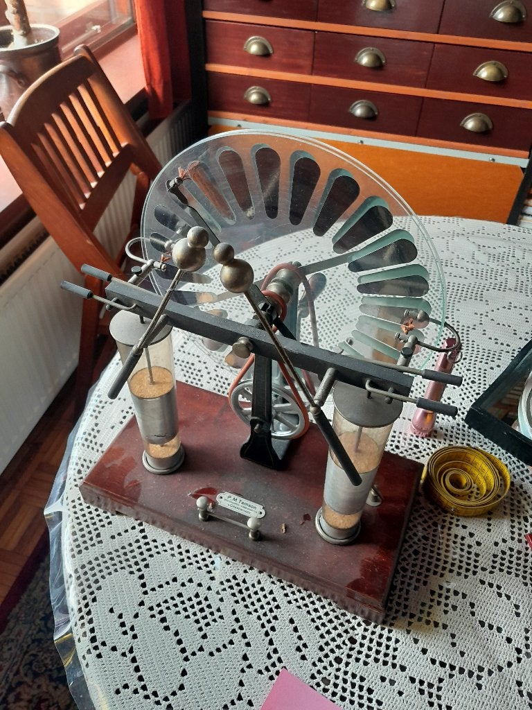 wimshurstmachine, Ophalen