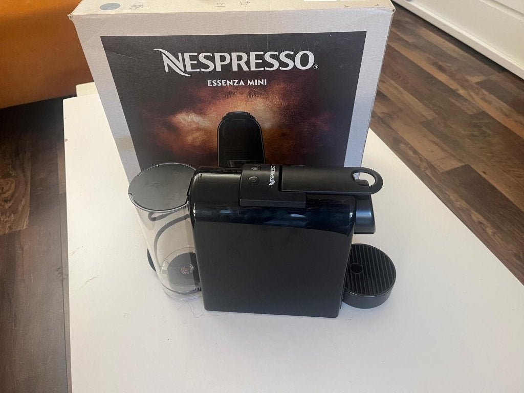 Nieuwe Magimix Nespresso Essenza Mini Zwart, Espresso apparaat, Nieuw, Ophalen of Verzenden, Koffiepads en cups