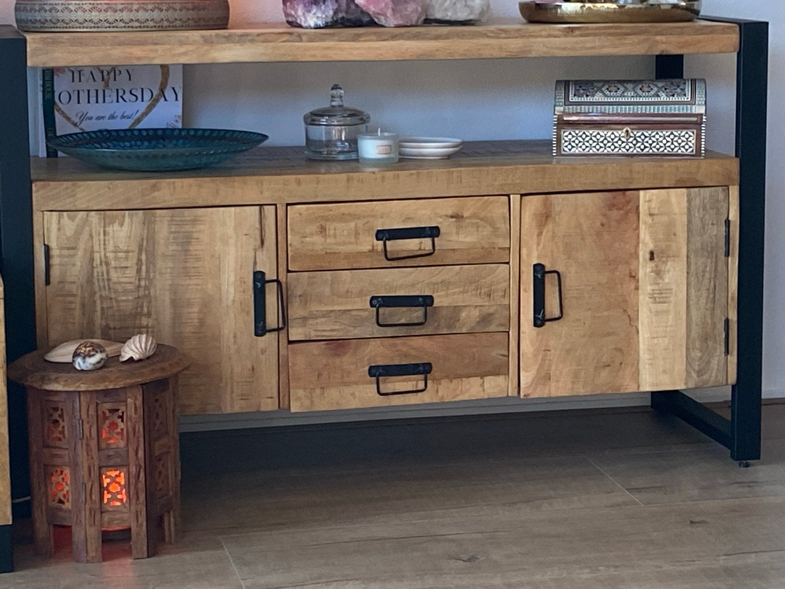 Zo goed als nieuwe mango houten dressoir/kast, Huis en Inrichting, 100 tot 150 cm, Ophalen of Verzenden, Zo goed als nieuw, Met lade(s)