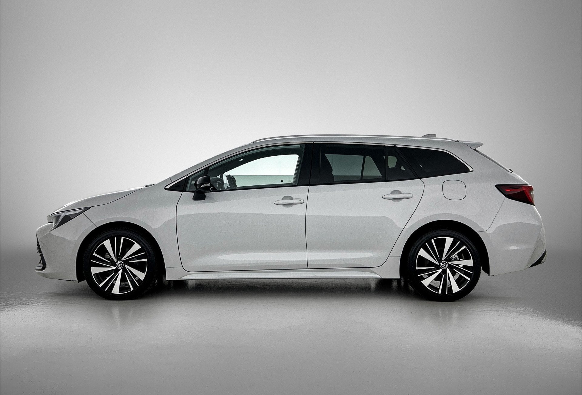 Toyota Corolla Touring Sports Hybrid 140 Dynamic | NL dealer, Auto's, 450 kg, 4 cilinders, Origineel Nederlands, Hybride Elektrisch/Benzine