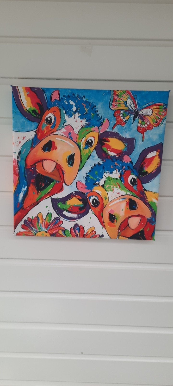 Vrolijk Schilderij: Kleurrijke Koeien met Vlinder, Acrylverf, Ophalen of Verzenden, Dieren, Handgeschilderd