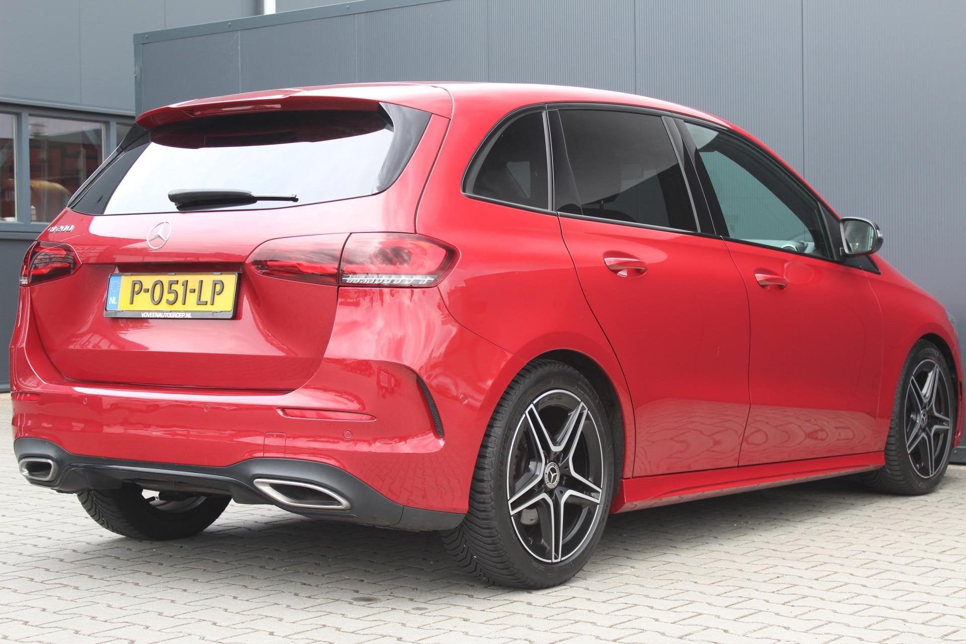 Mercedes-Benz B-klasse 200 Business Solution AMG | Incl. 12, Gebruikt, 4 cilinders, Leder en Stof, Bedrijf