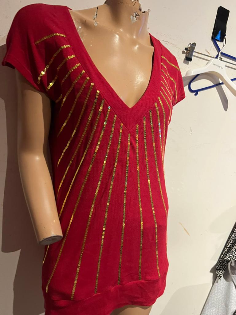 Moschino rood truitje met gouden pailletten, maat M, Maat 38/40 (M), Zo goed als nieuw, Korte mouw, Rood
